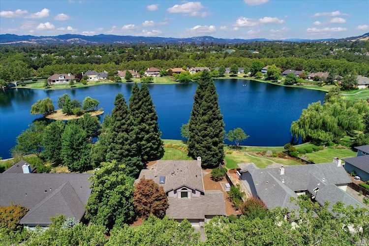 9394 Lakewood Drive Windsor, CA 95492