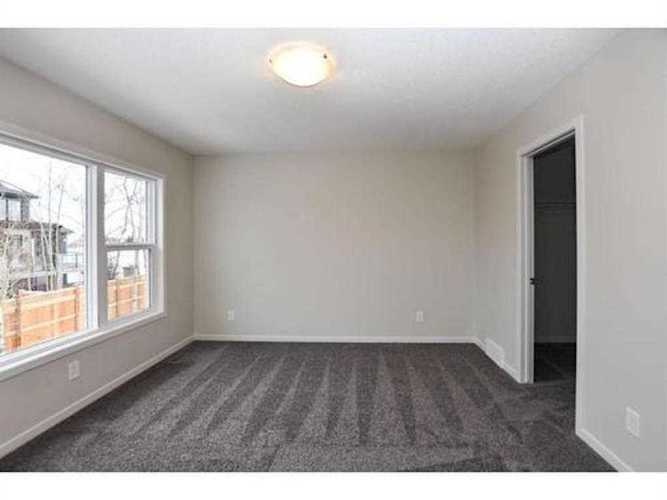 58 Wolf Hollow Way SE Calgary, AB T2X 1T8