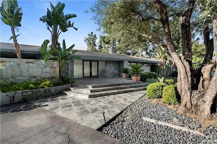 1137 Church Street Pasadena, CA 91105