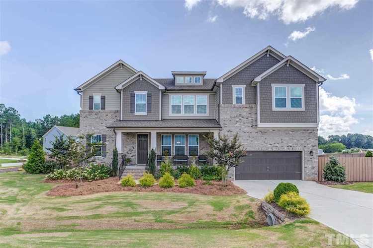 2201 Fawkes Creek Court Apex, NC 27539