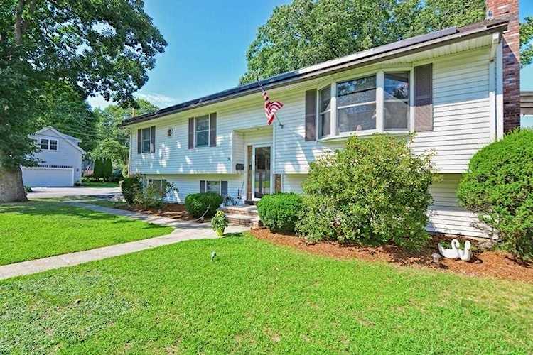 96 Pine St Woburn, MA 01801