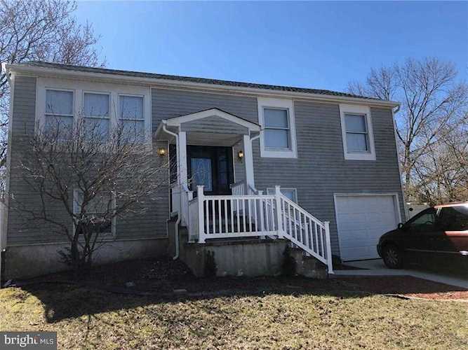 5 Buoy Ct Barnegat, NJ 08005