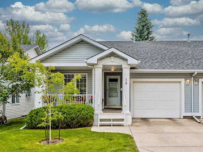 12 Douglasview Park SE Calgary, AB T2Z 2R9