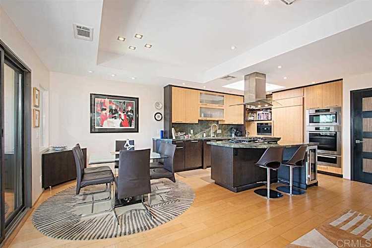 257 Stratford Ct Del Mar, CA 92014
