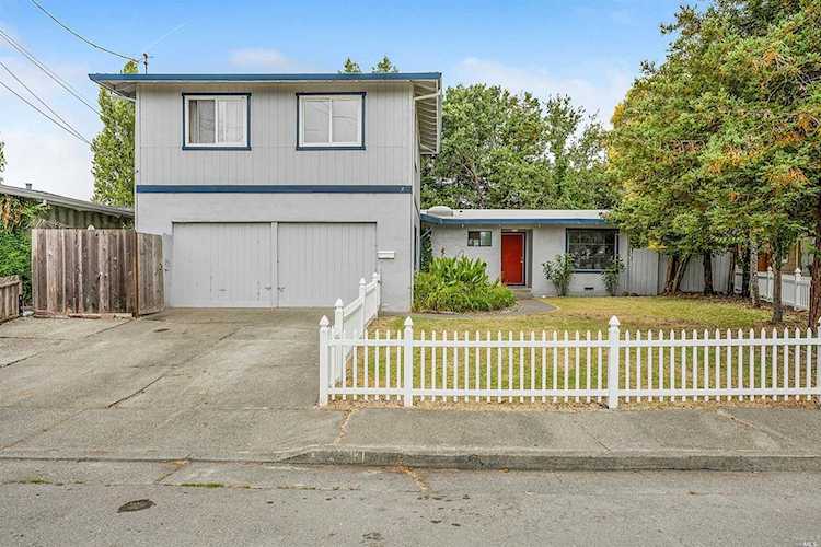 9 Arlington Drive Petaluma, CA 94952