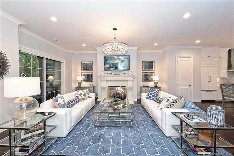 3034 Fairview Villa Ct Charlotte, NC 28209