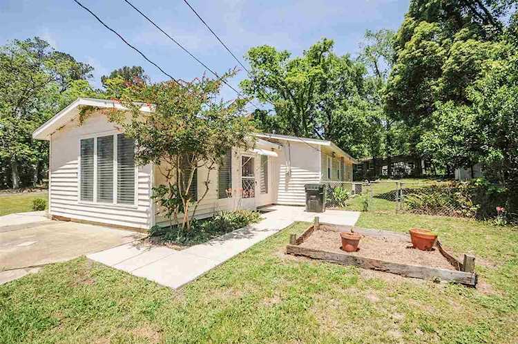 2132 Oxford Rd Tallahassee, FL 32304 in Bradford Manor Photo 1
