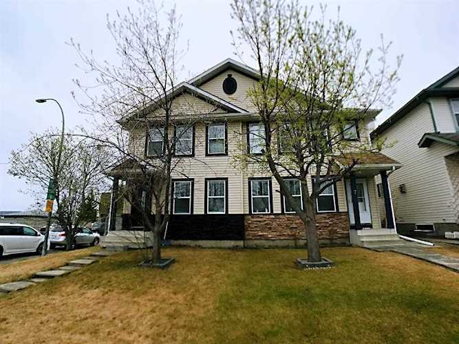 3 Bridlewood Ave SW Calgary, AB T2Y 3T3
