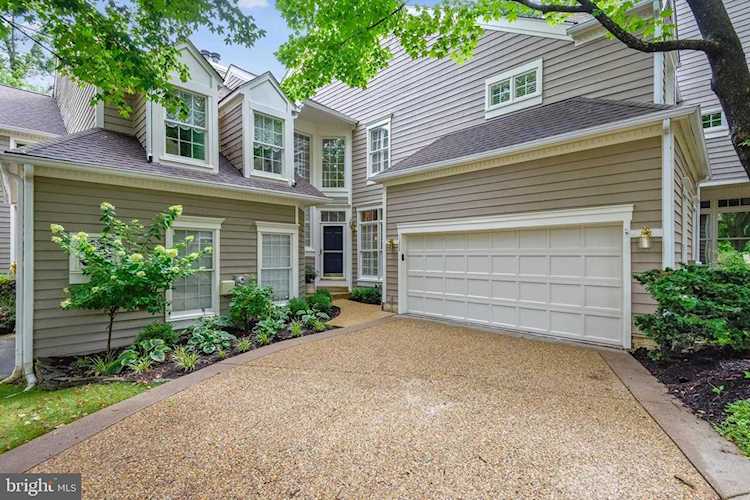 11426 Hollow Timber Ct Reston, VA 20194