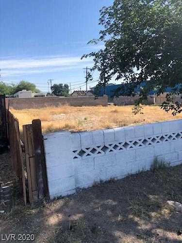 3043 Cedar Las Vegas, NV 89104