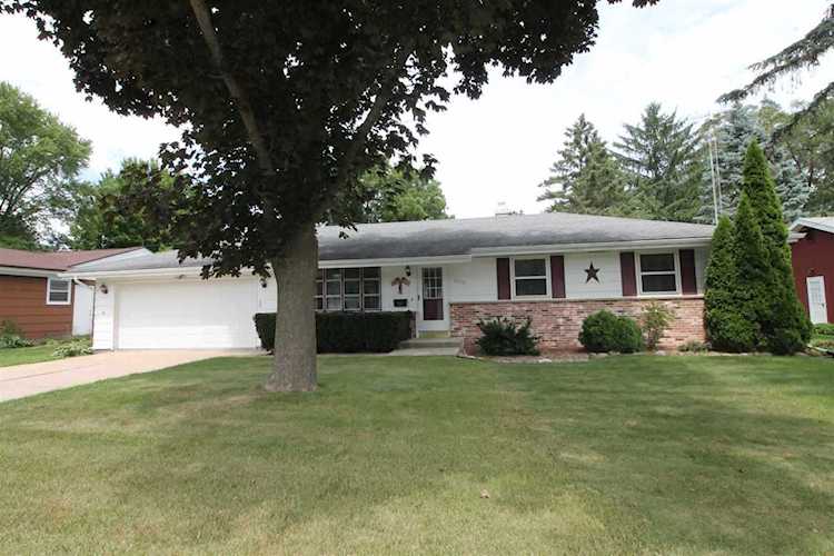 2100 Conway Dr Janesville, WI 53548 | MLS 1890235 Photo 1