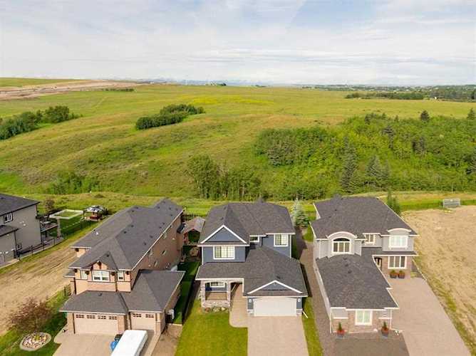 230 Valley Pointe Way NW Calgary, AB T3B 6B4
