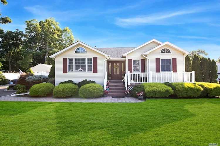 4 Audubon Street Nesconset, NY 11767