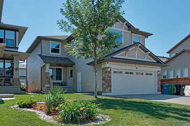 79 Panamount Circle NW Calgary, AB T3K 0C7