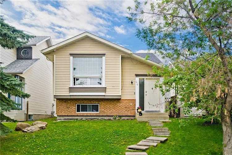 44 Martinwood Way NE Calgary, AB T3J 3G9