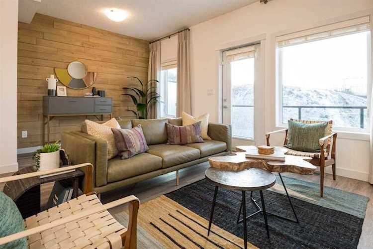 18 Na'a Heights SW Calgary, AB T3H 6C2