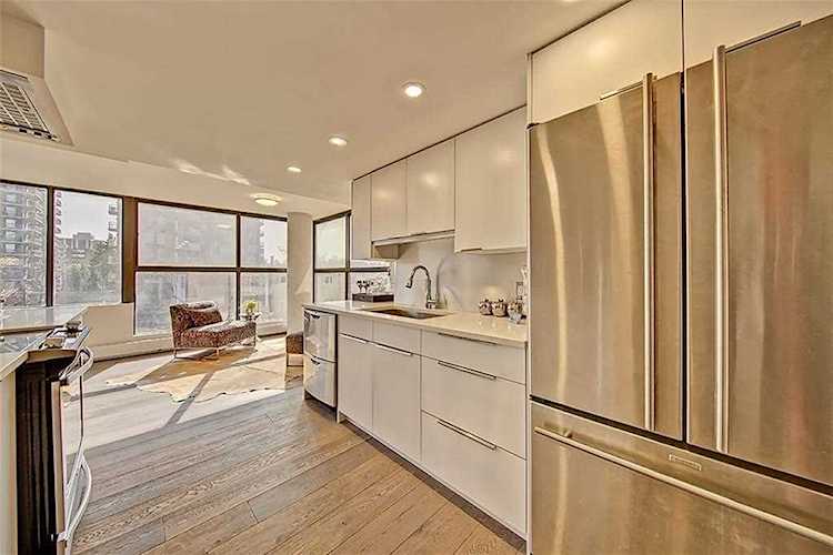 318 26 Ave SW #302 Calgary, AB T2S 2T9