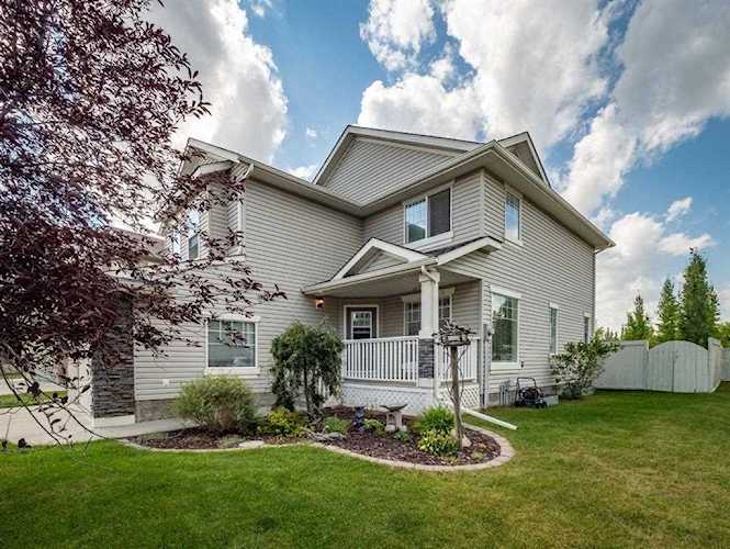 15 Crystal Shores Ct Okotoks, AB T1S 1W2