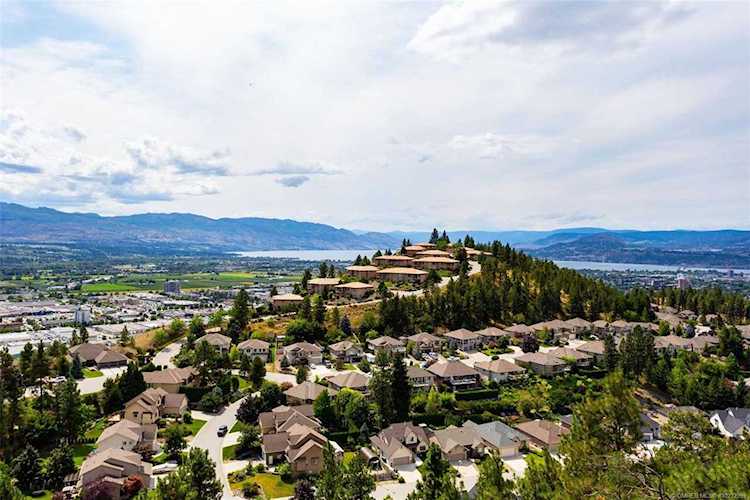 986 Skeena Drive Kelowna, BC V1V2K7