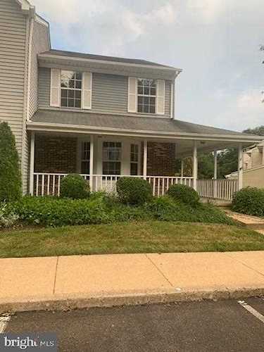 105 Fair Oaks Ct Newtown, PA 18940