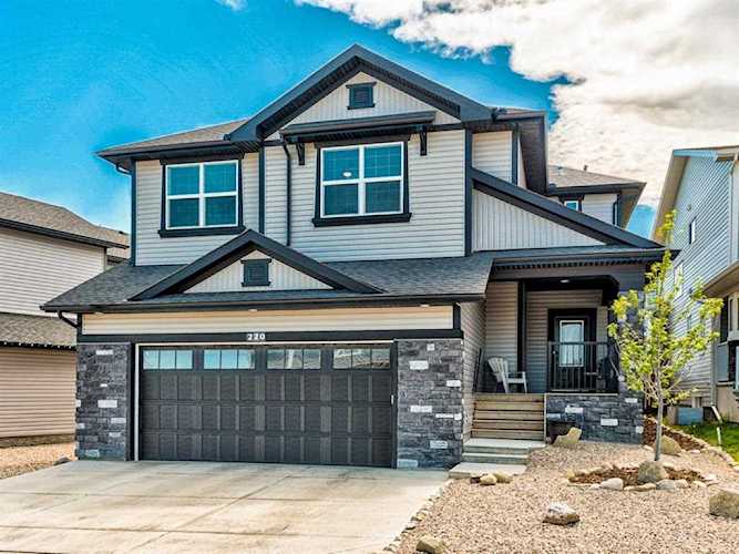 220 Hillcrest Dr SW Airdrie, AB T4B 4C5