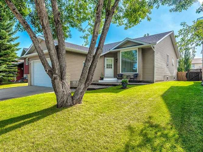 222 Tanner Dr SE Airdrie, AB T4A 1S5