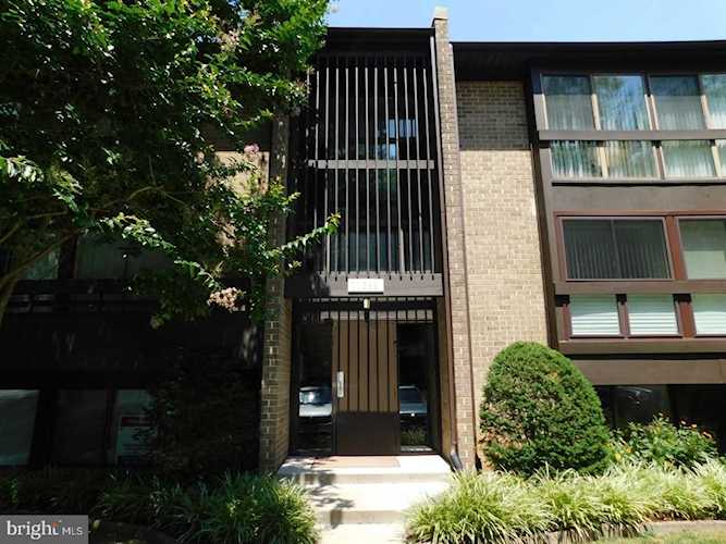 11566 Rolling Green Ct #101 Reston, VA 20191 | MLS ® VAFX1146198 Photo 1