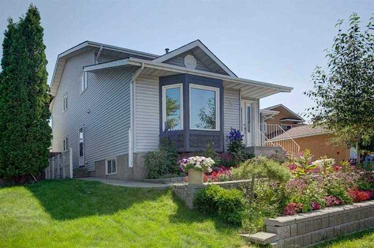 56 Mckinley Rise SE Calgary, AB T2Z 1W1