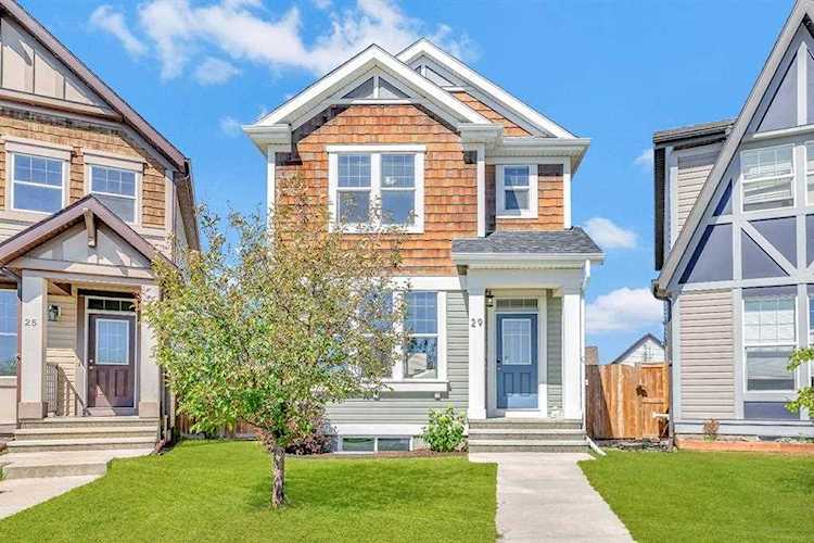 29 New Brighton Bay SE Calgary, AB T2Z 1B2