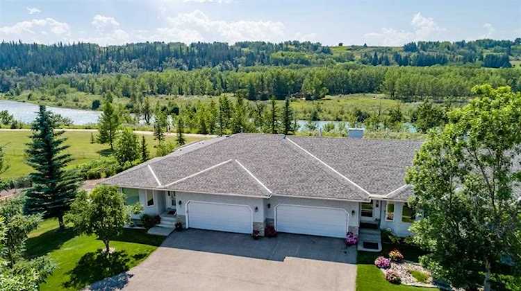 8 Riverview Circle #7 Cochrane, AB T4C 1X1