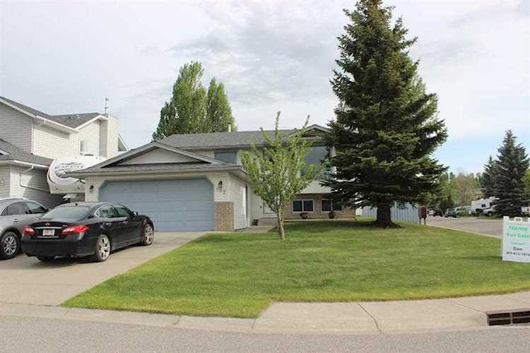 102 Riverview Green Cochrane, AB T4C 1K2