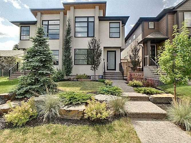 3215 Kinsale Rd SW Calgary, AB T3E 4S1