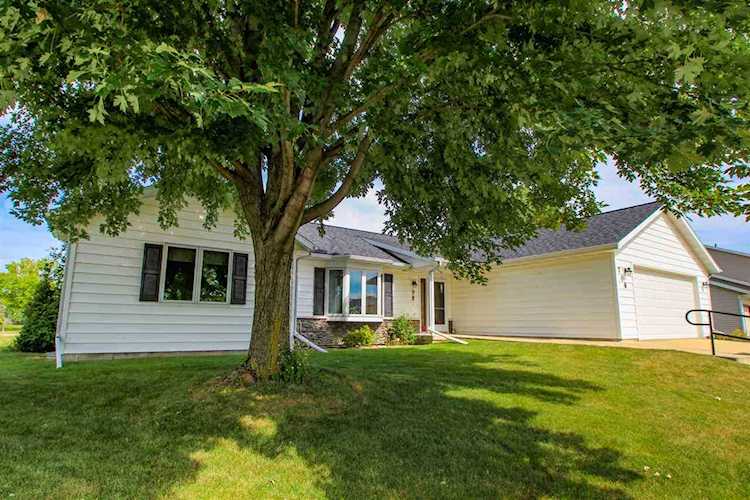 708 Paradise Dr Stoughton, WI 53589