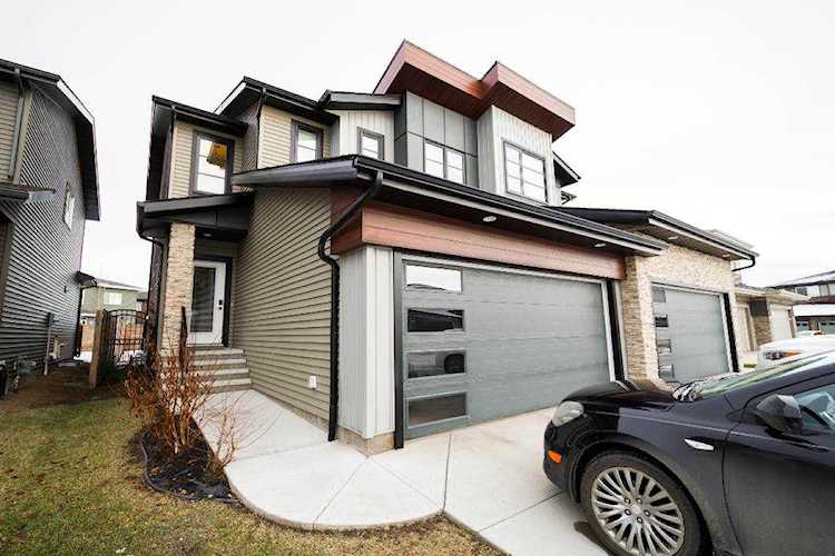 2342 Ware Crescent Edmonton, AB T6W 2W5