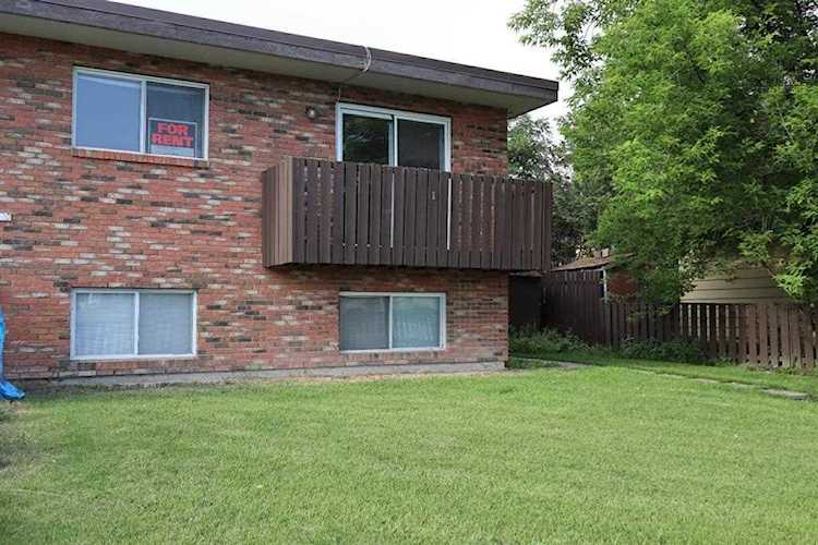 624 First St E #1 Cochrane, AB T4C 1C2