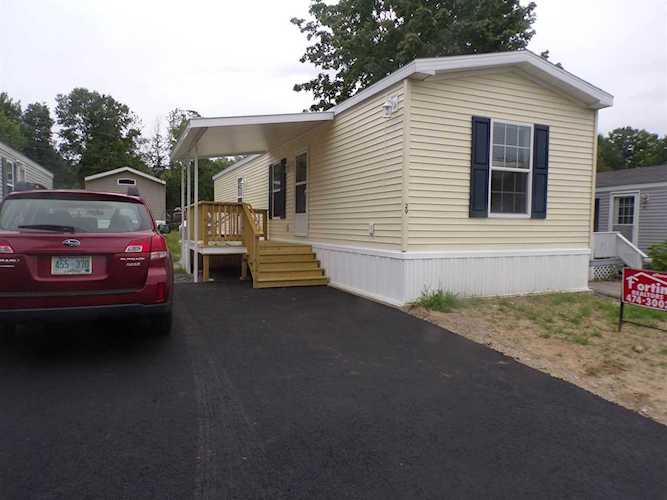 29 Columbia Dr Newmarket, NH 03857