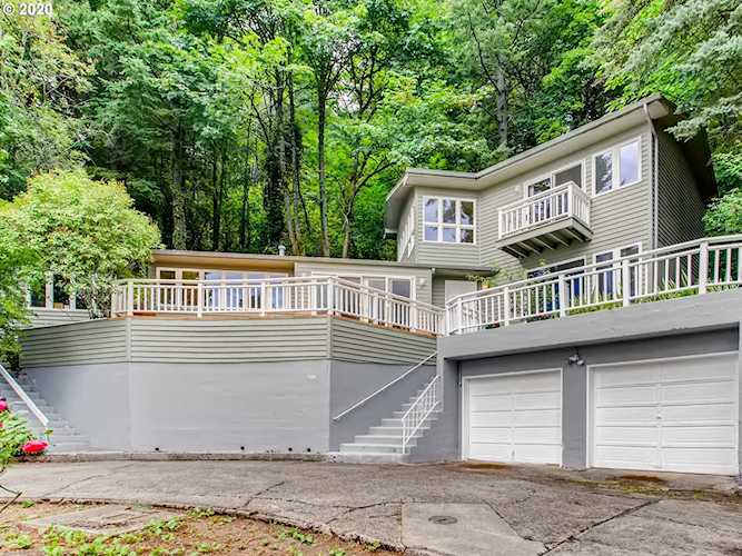 4918 SW Tyrol Cir Portland, OR 97239