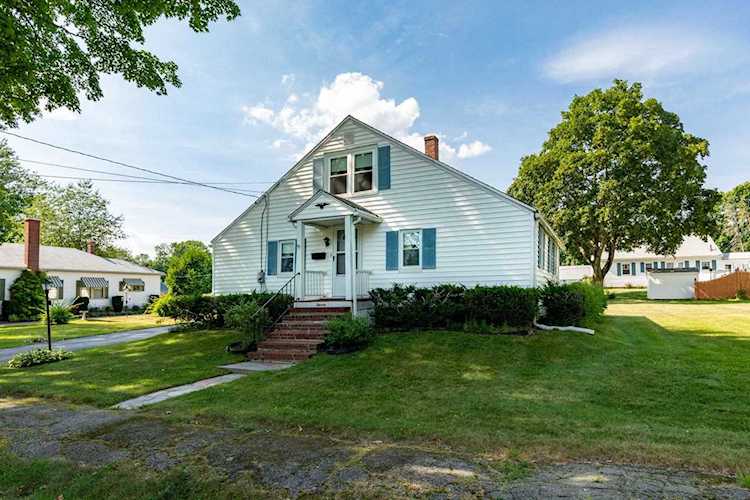 11 Roosevelt Ave Dover, NH 03820