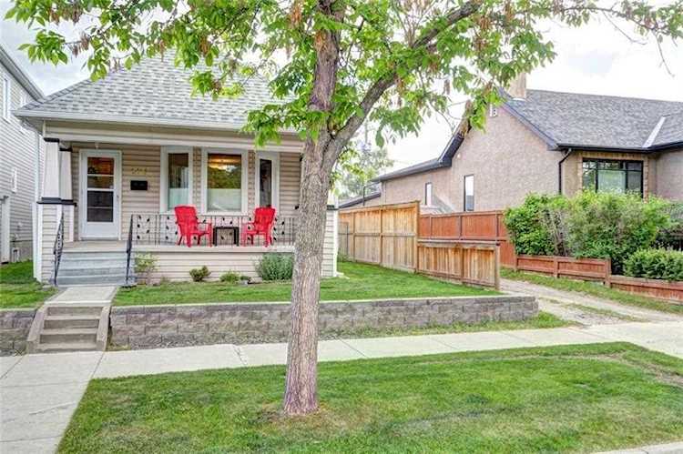 326 9 Ave NE Calgary, AB T2E 0V6