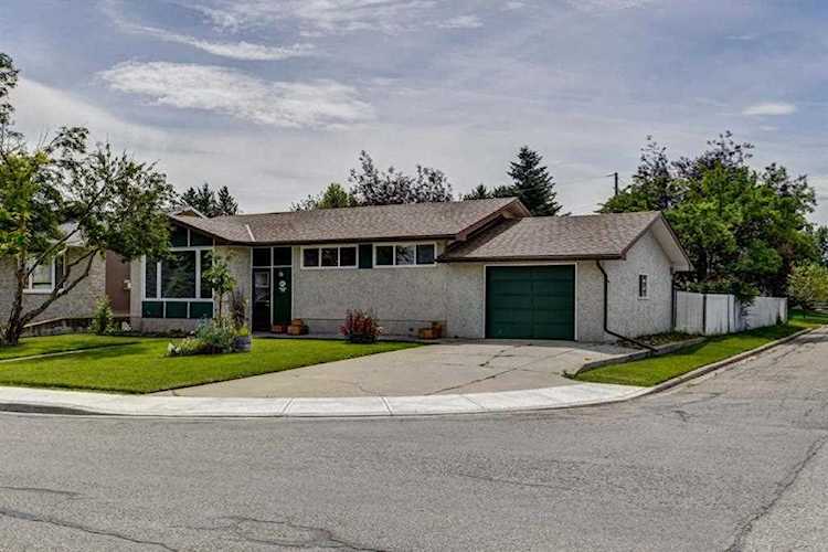 401 Crescent Ave SE High River, AB T1V 1J2