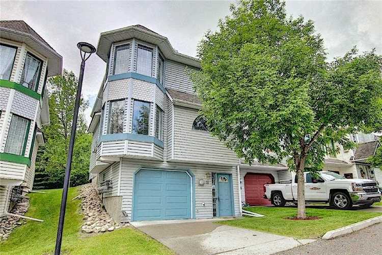31 Patina Point SW Calgary, AB T3H 3J7