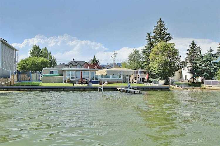 828 West Chestermere Dr Chestermere, AB T1X 1B6