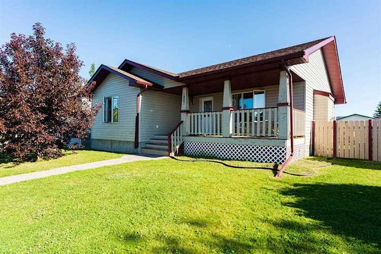 1807 4 Ave SE High River, AB T1V 1Y2