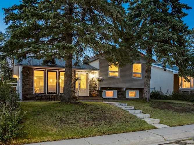 908 Pensdale Crescent SE Calgary, AB T2A 2G1