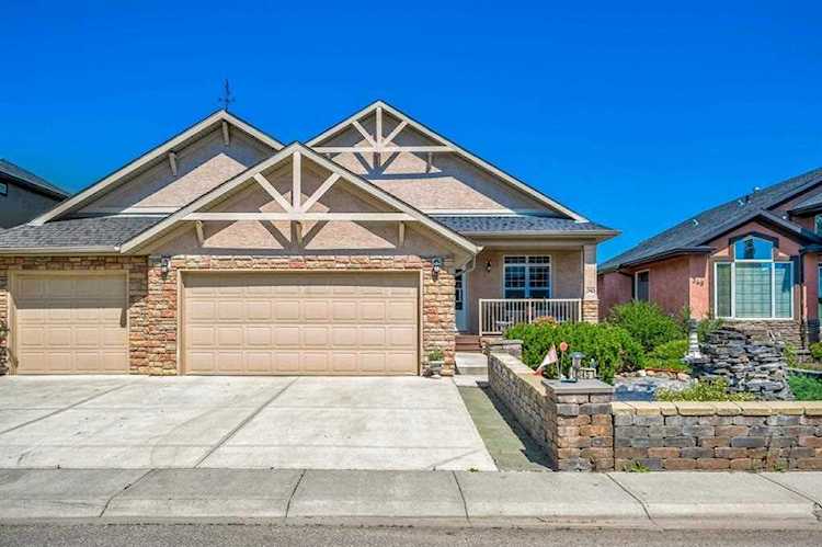 345 Rainbow Falls Way Chestermere, AB T1X 1W5
