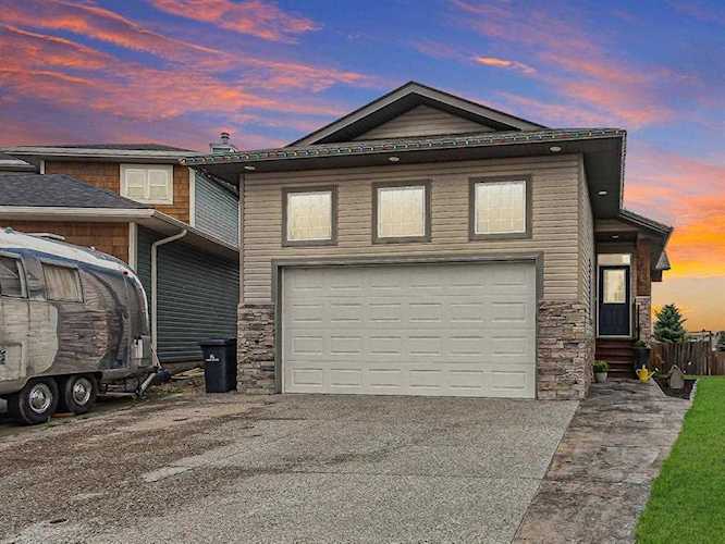 1020 Highland Green Dr NW High River, AB T1V 1X1