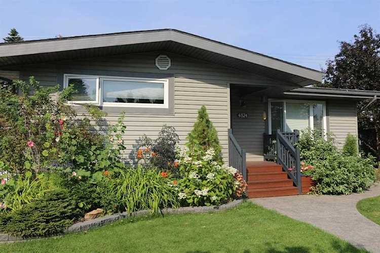 4824 Graham Dr SW Calgary, AB T3E 4L2