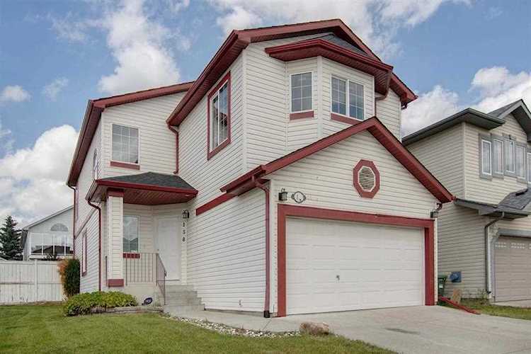 158 Tuscarora Way NW Calgary, AB T3L 2H1