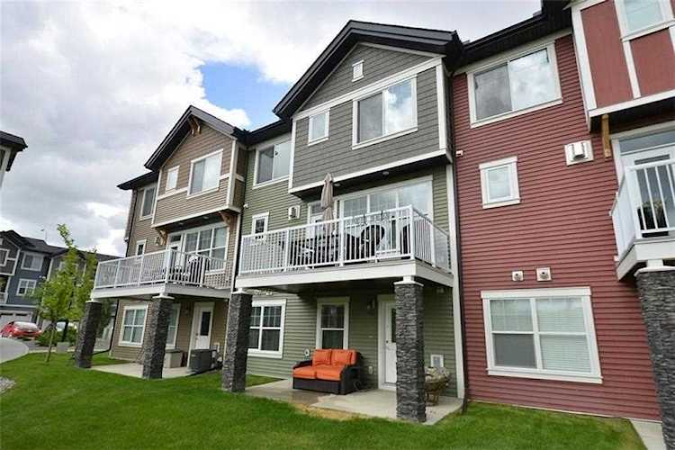 92 Nolan Hill Heights NW Calgary, AB T3R 0S5