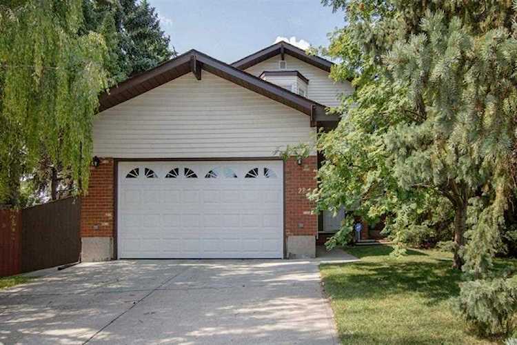 28 Norseman Place NW Calgary, AB T2K 5M6